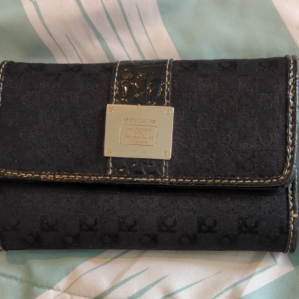 Liz Claiborne Black Wallet Sleek Design